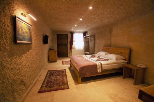 Narcissos Cave Hotel