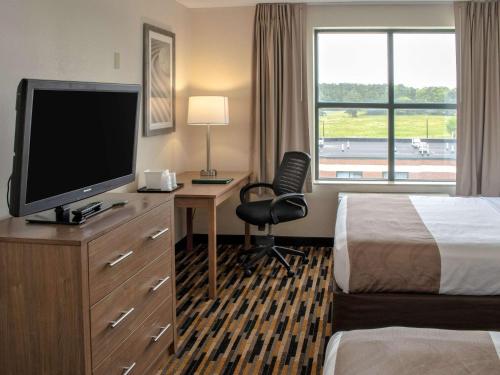 Quality Suites Lake Wright Norfolk Airport