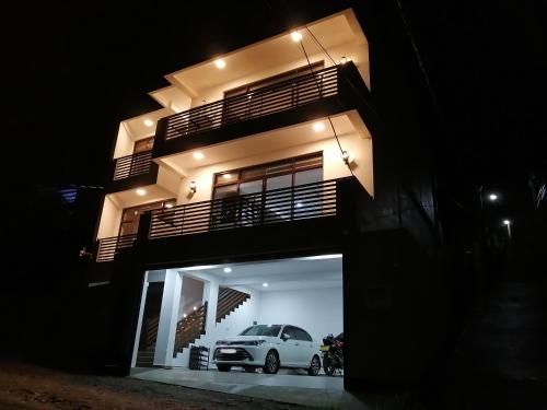 D & D Richmond by DEE DEE, Galle