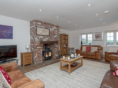 Pass the Keys Spacious Historic Cottage minutes from Coast gîte à louer Llanallgo