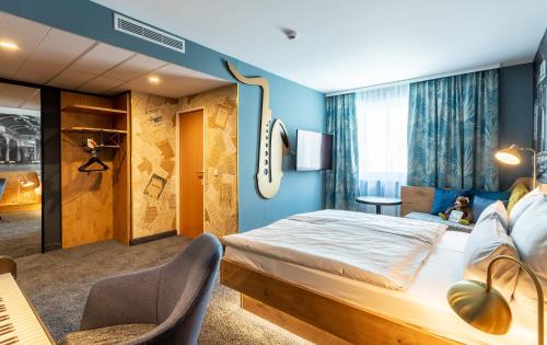 room detail thumbnail 1