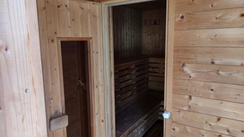 桑拿, Ferienwohnung in Peetzig am See in 昂格明德