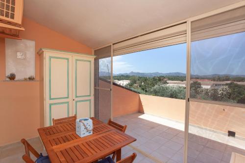 Porto Coda Cavallo Beach House a 300 mt dal mare, con terrazza panoramica
