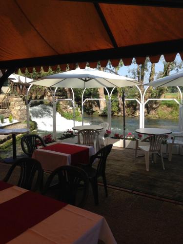 花園, Logis - Hôtel & Restaurant Moulin Des Forges (Logis - Hotel & Restaurant Moulin Des Forges) in 紹塞地區聖奧梅爾