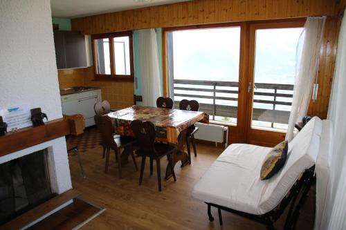 One-Bedroom Apartment E020