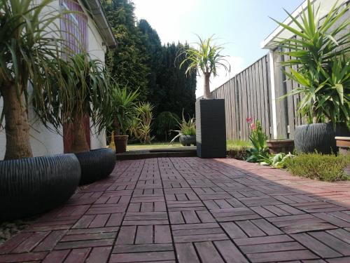 Border Bliss - Private Room with Bathroom in a Cozy Home in Kerkrade