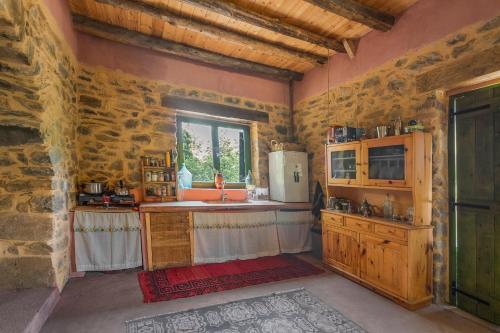 Hani Kastania - Chania retreat for families and groups for holidays and workshops in Mousoures
