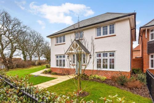 Luxury 4 Bedroom Detached House - Accommodation - Waterlooville