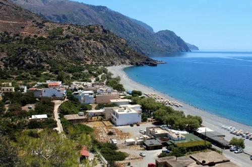 Hani Kastania - Chania retreat for families and groups for holidays and workshops in Mousoures