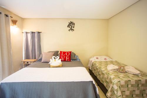 1 queen bed, 1 twin bed