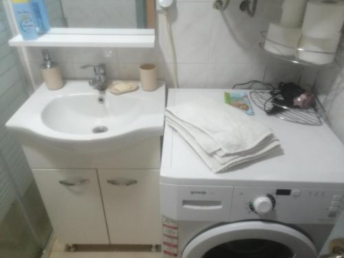 Newly two bedroom apartments, Скопье (фото 8)