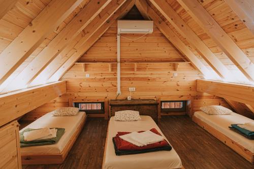 Single Bed in Mixed Dormitory Room