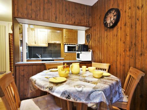 Apartment Arve 1 et 2-4 by Interhome