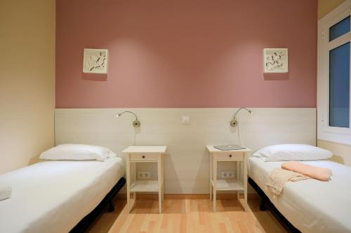 4 bedrooms, 9 beds