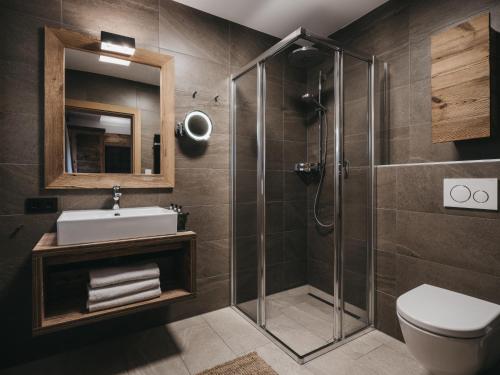 3 bedrooms, 5 beds