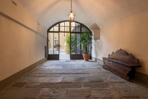 Apartments Florence - Dragomanni Loft with patio - image 3