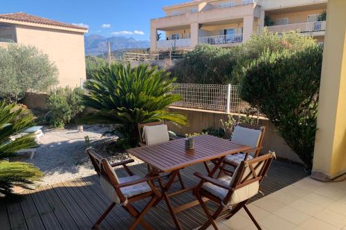 Casa Linda au calme avec jardin à 900 m plage port et centre de Calvi