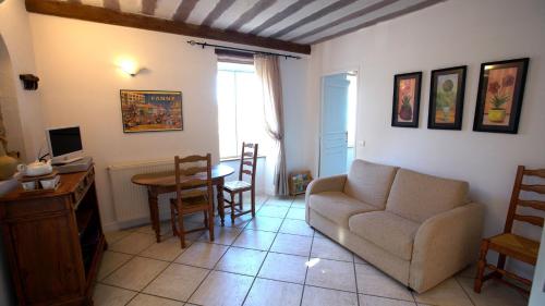 Gîtes Lou Pataclet (Gites Lou Pataclet) in Charols