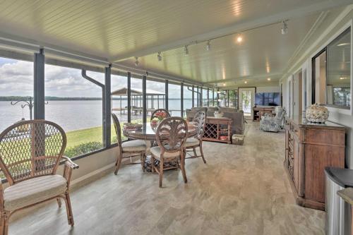 Picturesque Retreat on St Johns River and Docks in Astor
