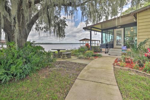 Picturesque Retreat on St Johns River and Docks in Astor