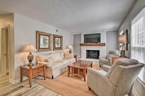. Downtown Southern Pines Townhome with Deck!