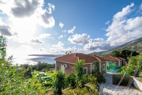 Lorraine's Apartments close to Lourdas Beach