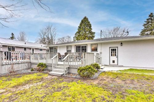 Charming Retreat with Deck - Walk to Lake Pepin