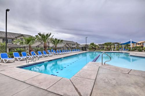 Blue Sky Get-a-Way Townhome with Patio, Grill