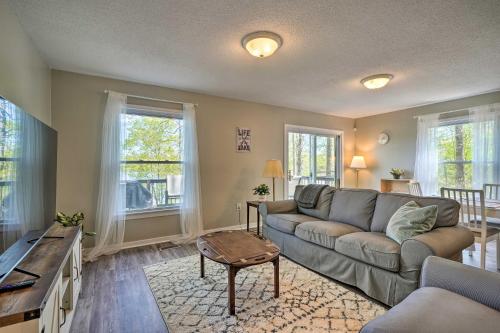 Waterfront Cottage with Boat Dock and 3 Decks! in 南丘