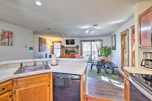 Pocono Retreat, 1 Mi to State Park and Ski Access! in Tannersville, USA