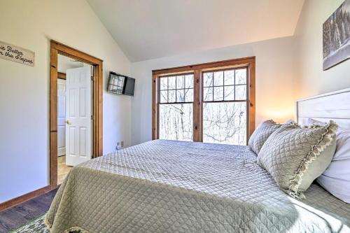 Pocono Retreat, 1 Mi to State Park and Ski Access! Pocono Retreat, 1 Mi to State Park and Ski Access!