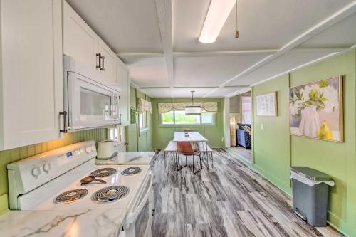 Stunning 2-Building Rental - Walk to Marina! in Livingstona (TN)