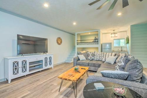 Stunning 2-Building Rental - Walk to Marina! in Livingstona (TN)