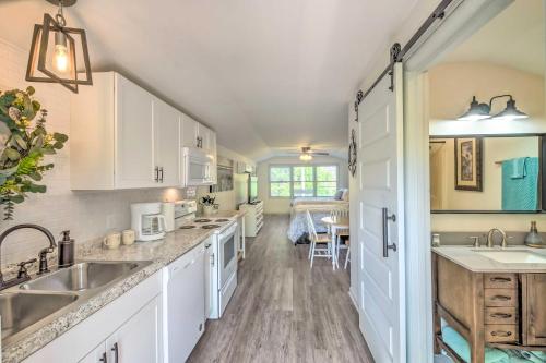 Stunning 2-Building Rental - Walk to Marina! in Livingstona (TN)