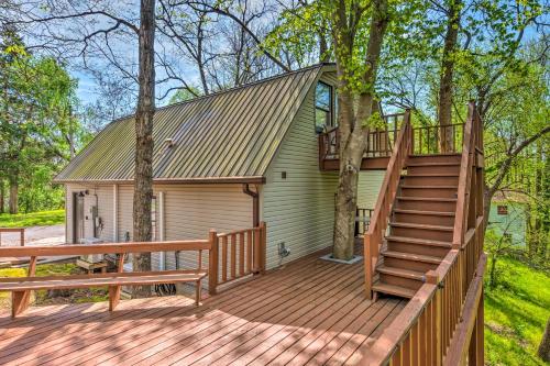 Stunning 2-Building Rental - Walk to Marina! in Livingstona (TN)