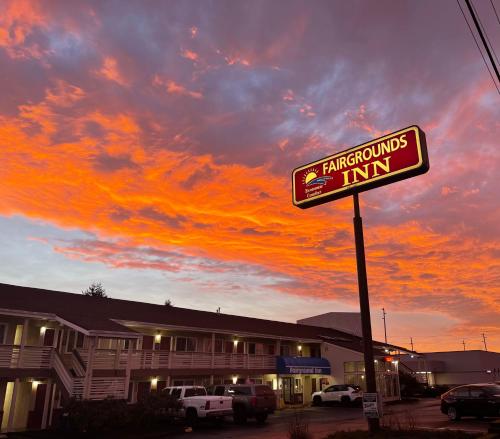 Fairground Inn - Accommodation - Monroe