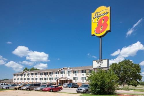 Super 8 by Wyndham Manhattan KS