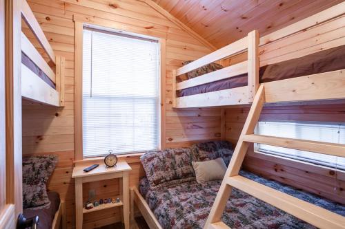 2 bedrooms, 4 beds