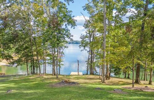 Cherokee Lake Cottage by Staycating