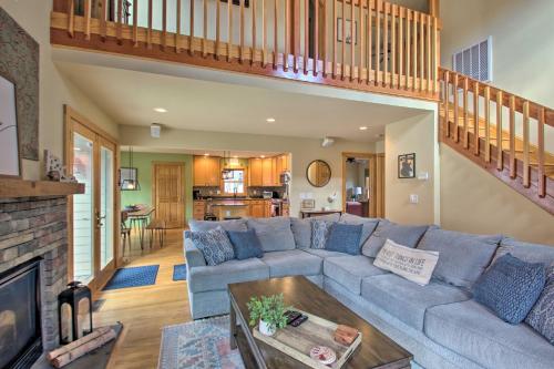 Wintergreen Resort Cabin Near the Slopes! in Mount Torry Furnace, USA