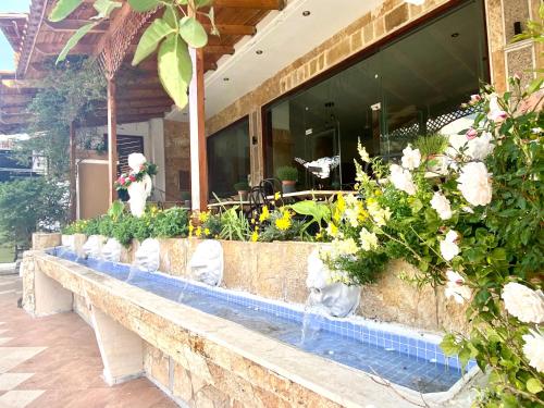 Costas Inn