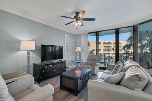 Lighthouse on the Bay 2206- Elegant condo-Lazy River and Bay Views in 카스웰