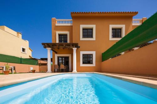 3 bedrooms, 6 beds