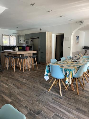 Maison 8-10 pers avec piscine aux portes de St Aygulf in Frejus
