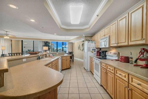Phoenix on the Bay II 2213 - Large Pet Friendly Condo-Inquire for Boat Slip