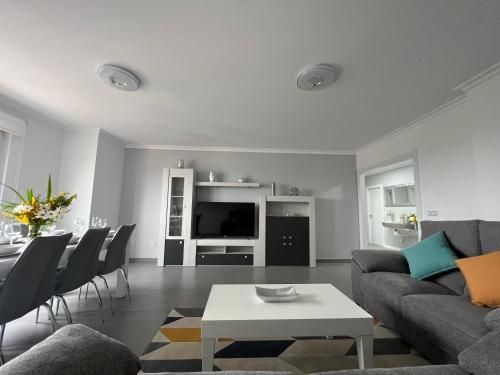 Koplietošanas atpūtas telpa ar TV, Apartamentos María de Lucía-Piso 2º (Apartamentos Maria de Lucia-Piso 2º) in Braño