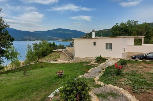 Vrlika, Peruća Lake Holiday House - Location saisonnière - Vrlika