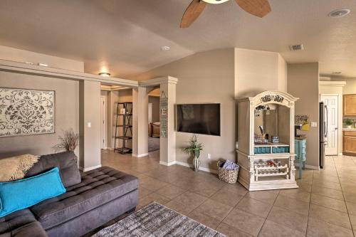 Sunny Lake Havasu Retreat with Grilling Area! - image 9