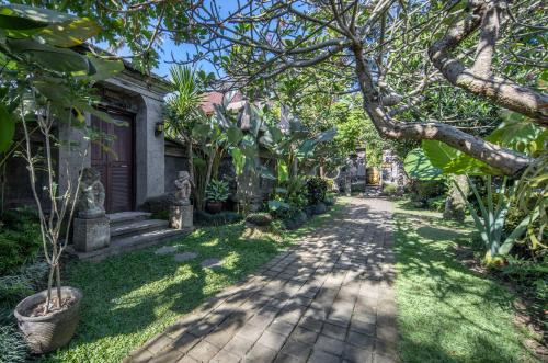 Ubud Raya Resort