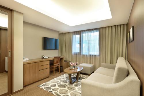 room detail thumbnail 1